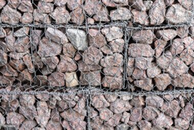 Escollera, con rejilla de sujeción y protección anti desplazamiento